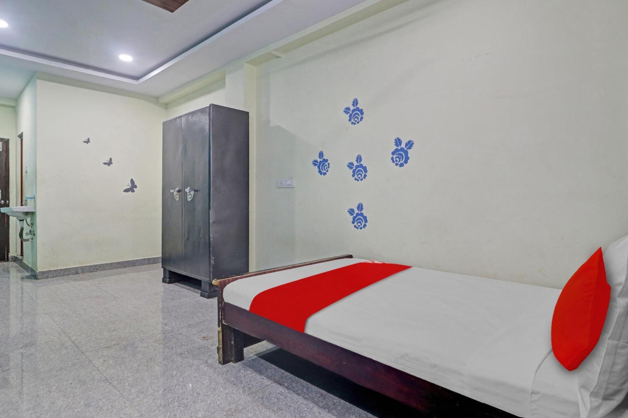 Hotel Oyo Flagship 81051 Sri Sai Manikanta Hyderabad Exterior foto